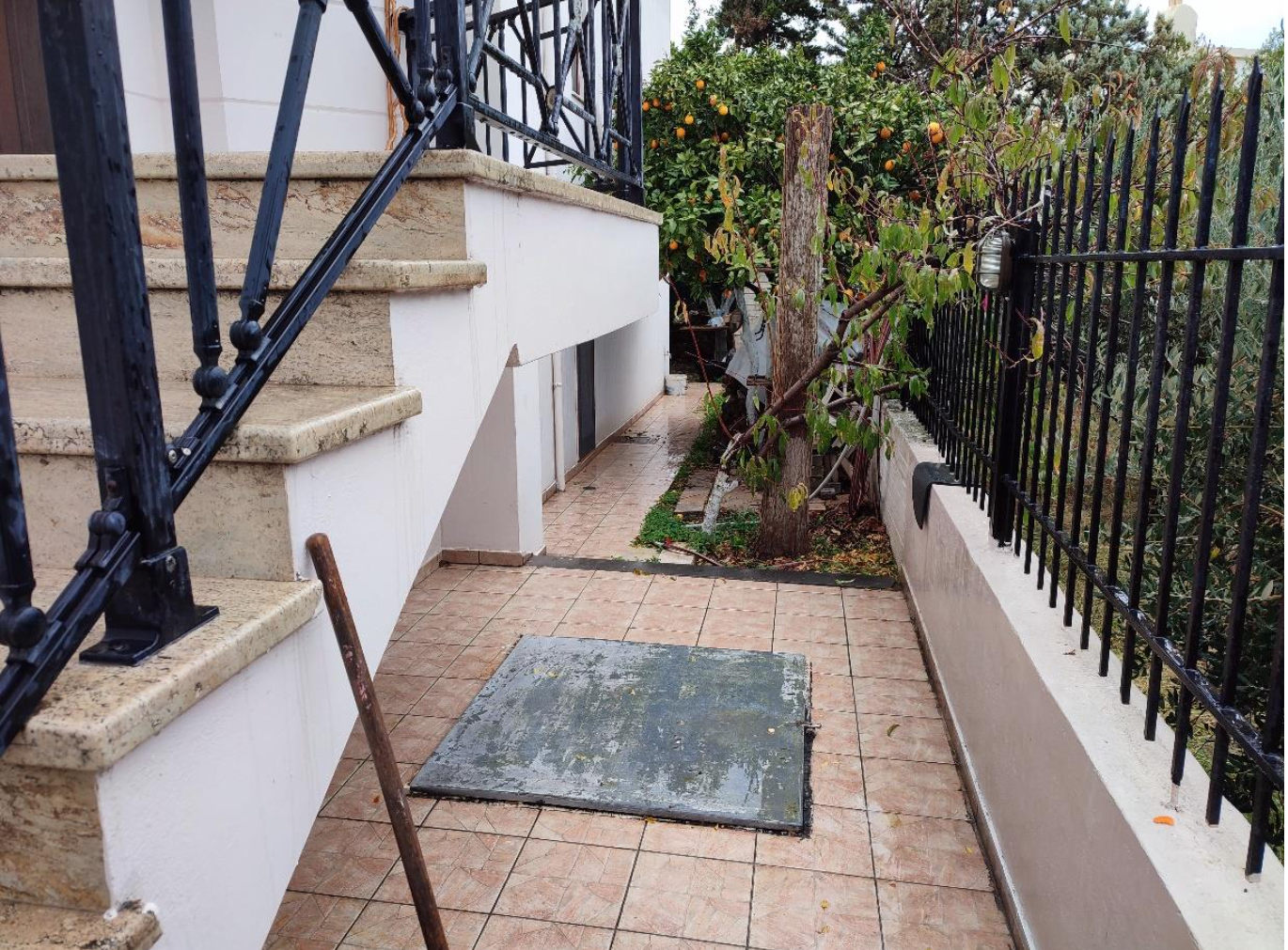 Ξεχωριστή είσοδος διαμερίσματος κήπου